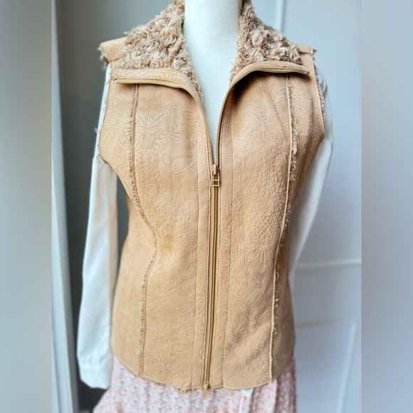 Vintage VOCAL WOMEN'S FLORAL EMBROIDERED FAUX FUR/SUEDE VEST - Picture 2 of 6